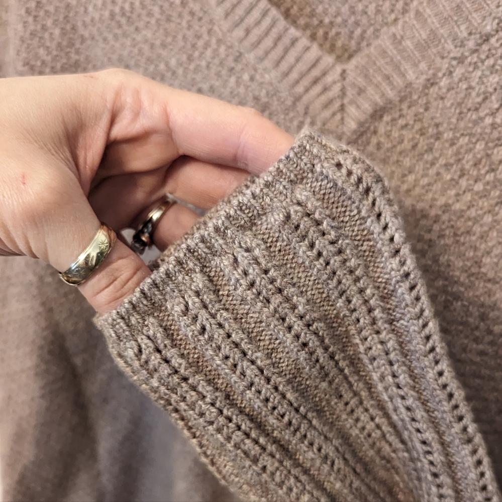 Universal Thread | Knit V-Neck Sweater Oversized - Picture 5 of 10